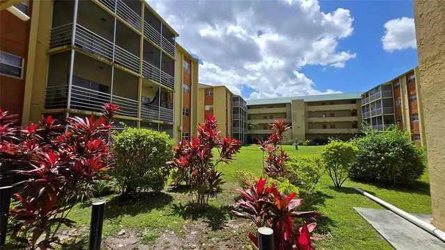 $155,000 | 3600 Northwest 21st Street, Unit 313, Lauderdale Lakes, FL 33311