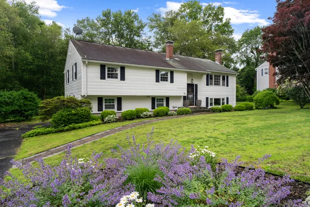 $635,000 | 38 Rossie Street, Stonington, CT 06355