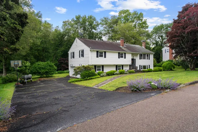 $635,000 | 38 Rossie Street, Stonington, CT 06355