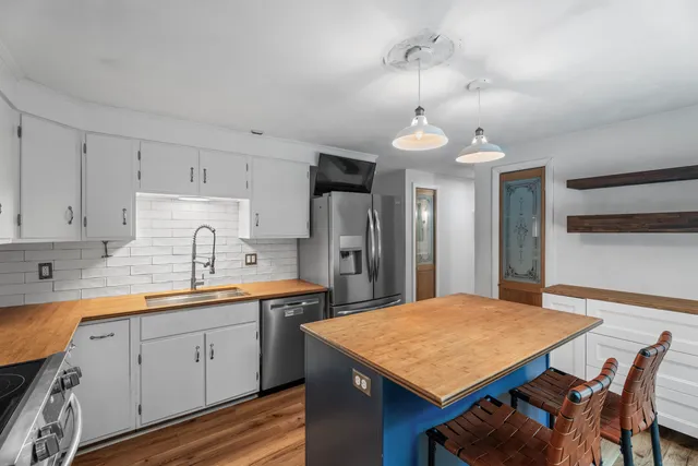 $635,000 | 38 Rossie Street, Stonington, CT 06355