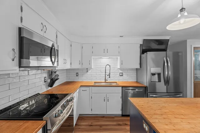 $635,000 | 38 Rossie Street, Stonington, CT 06355