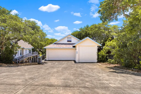 $625,000 | 928 Pebble Beach Road Northwest, Lakehills, TX 78063