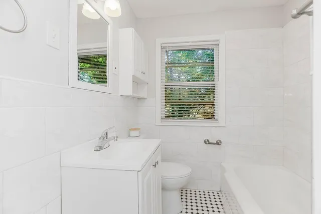 $270,000 | 734 East 63rd Terrace, Kansas City, MO 64110