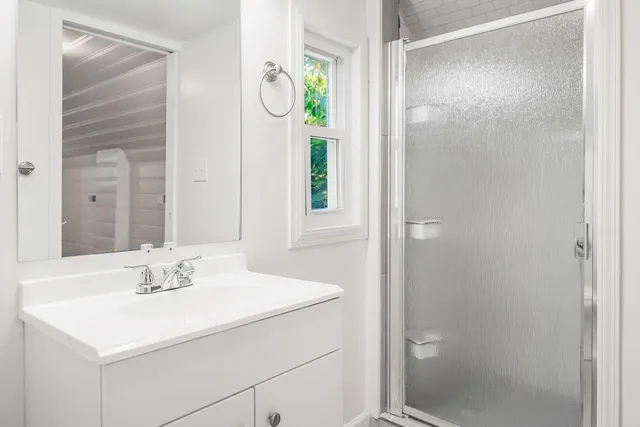 $270,000 | 734 East 63rd Terrace, Kansas City, MO 64110