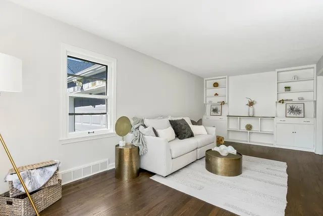 $270,000 | 734 East 63rd Terrace, Kansas City, MO 64110