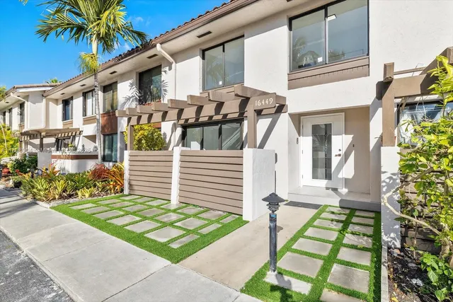a view of livingroom with furniture and window