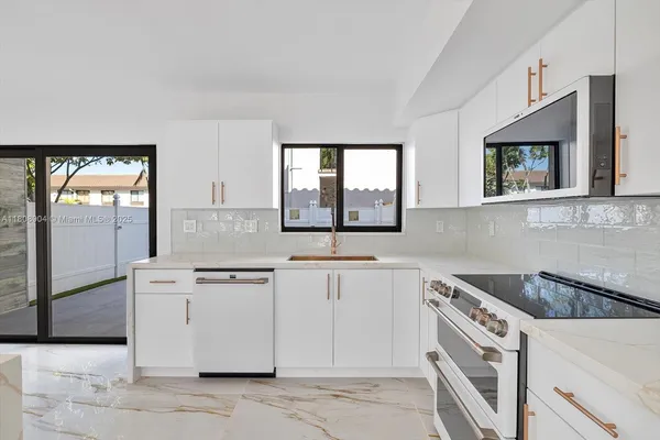 $699,000 | 16449 Northeast 26th Avenue, Unit 16, North Miami Beach, FL 33160