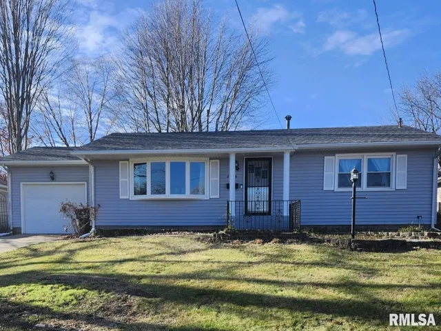 $1,350 | 2116 32nd Street, Rock Island, IL 61201