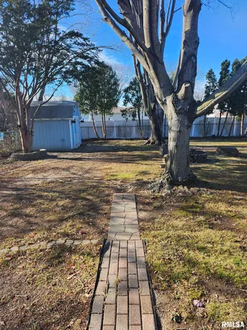 $1,350 | 2116 32nd Street, Rock Island, IL 61201