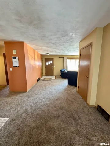 $1,350 | 2116 32nd Street, Rock Island, IL 61201