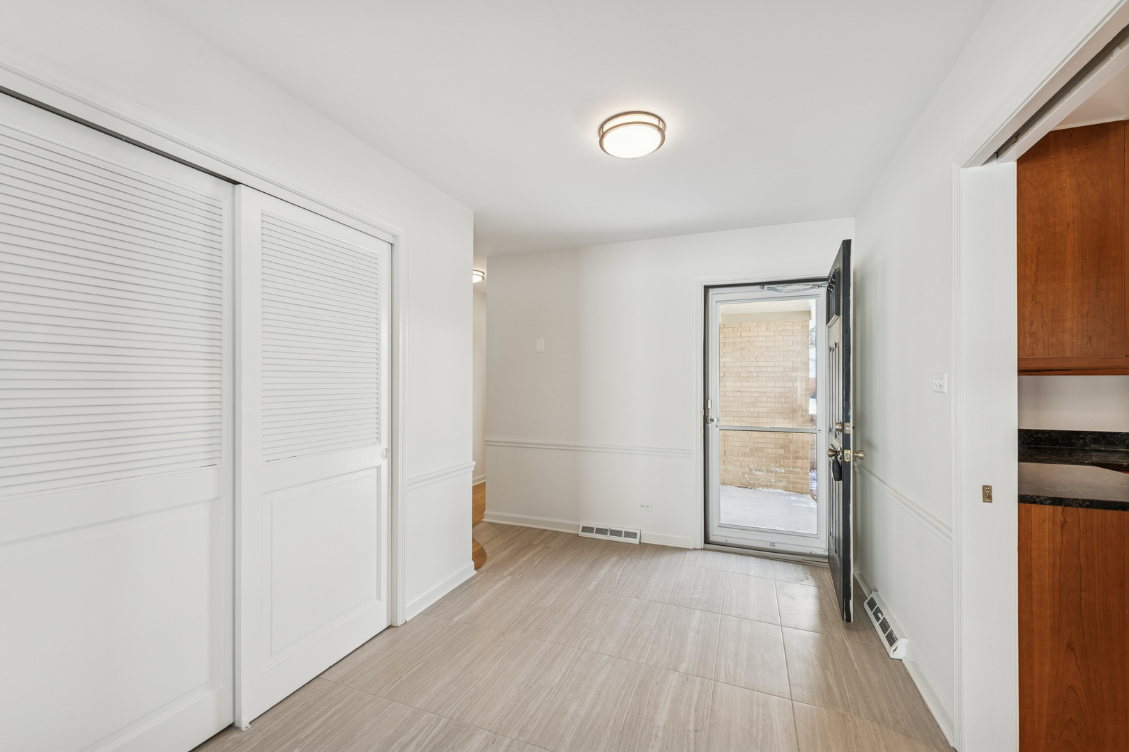 3018 Indianwood Road Wilmette, IL 60091 - Photo 4 of 44