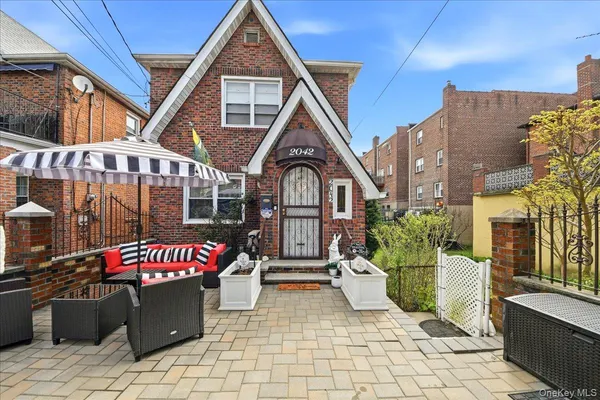 $899,000 | 2042 Bogart Avenue | Pelham Parkway