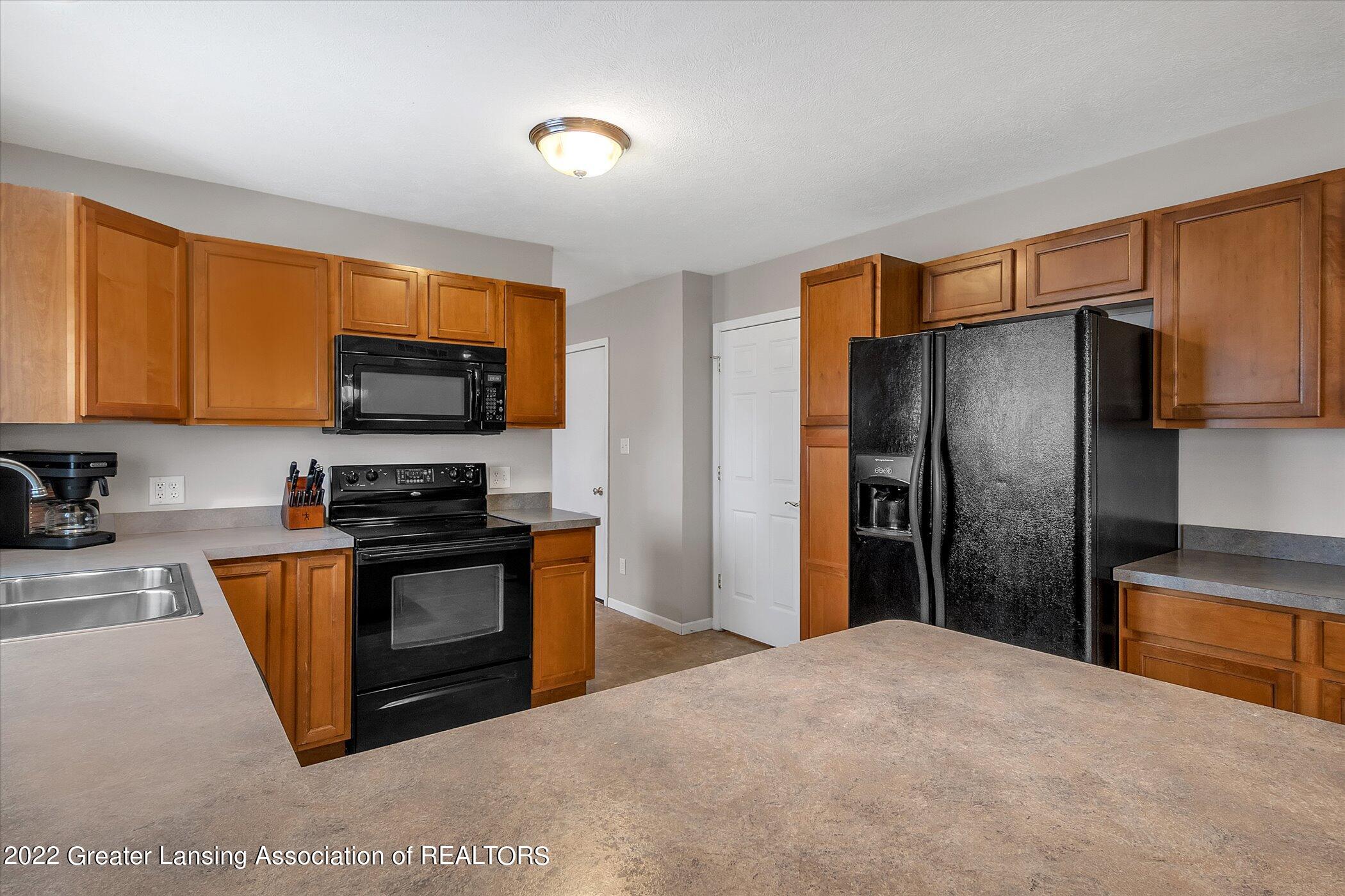 3195 Tomlinson Road Mason, MI 48854 - Photo 18 of 43 Kitchen