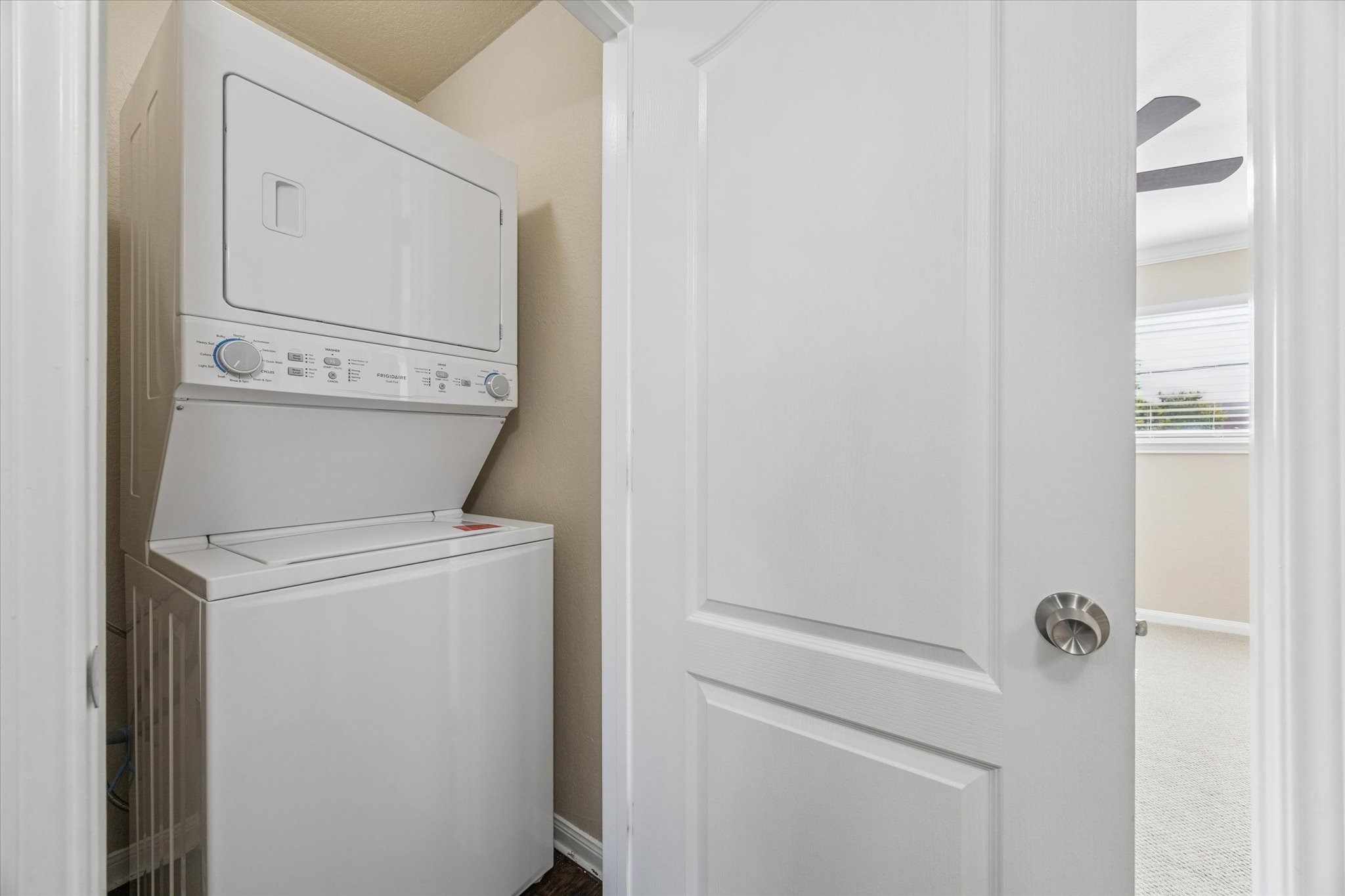 300 Pecore Street, Unit 19 Houston, TX 77009 - Photo 10 of 10 a utility room with dryer and washer