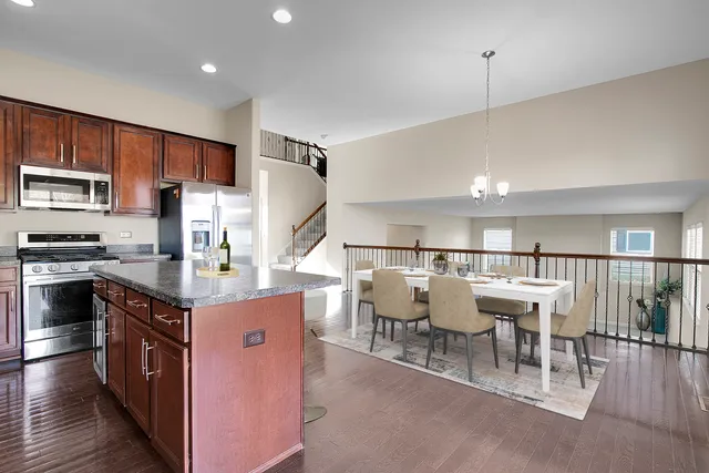 $450,000 | 1120 Trillium Lane, Shorewood, IL 60404