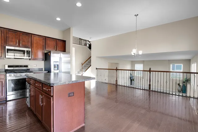 $450,000 | 1120 Trillium Lane, Shorewood, IL 60404