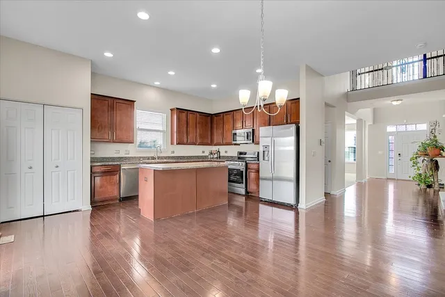 $450,000 | 1120 Trillium Lane, Shorewood, IL 60404