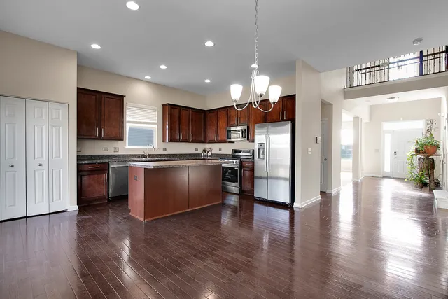 $450,000 | 1120 Trillium Lane, Shorewood, IL 60404