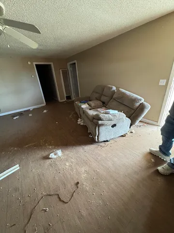 a view of a livingroom with furniture