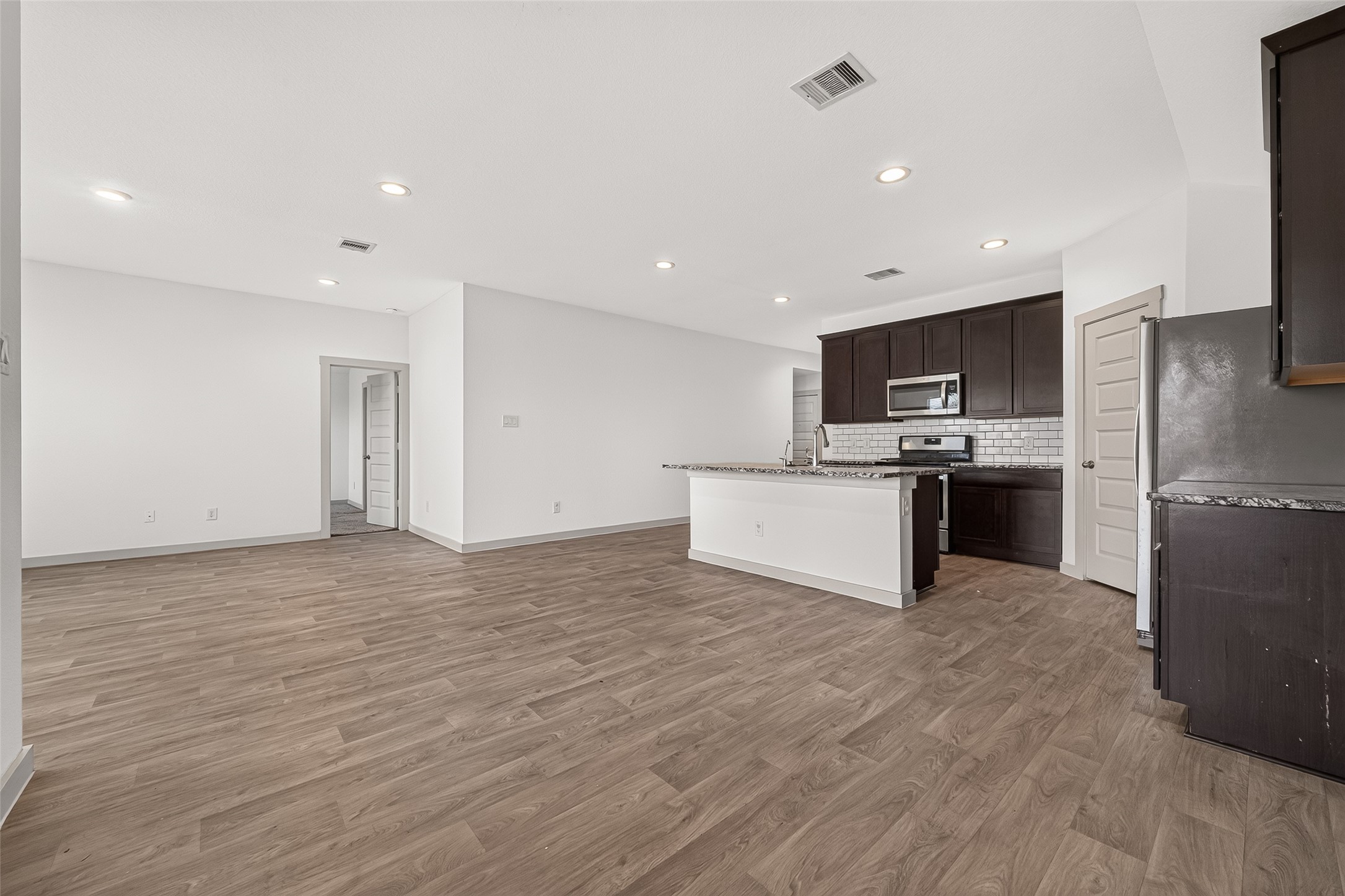 8043 Alcott Forest Lane Rosharon, TX 77583 - Photo 9 of 46 Gallery Image 9