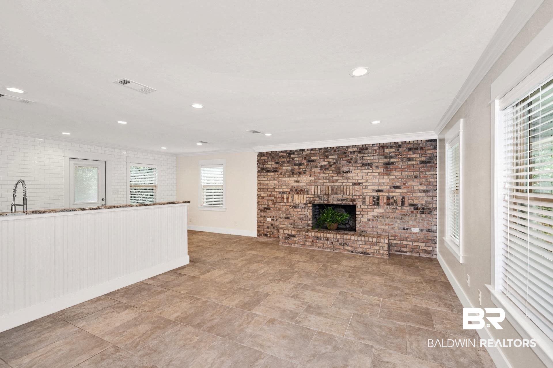 409 Rosa Avenue Fairhope, AL 36532 - Photo 6 of 31 family room