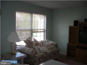 28 Mohr Road Burlington, NJ 08016 - Photo 2 of 12 Living Room