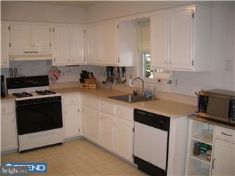 28 Mohr Road Burlington, NJ 08016 - Photo 4 of 12 Kitchen