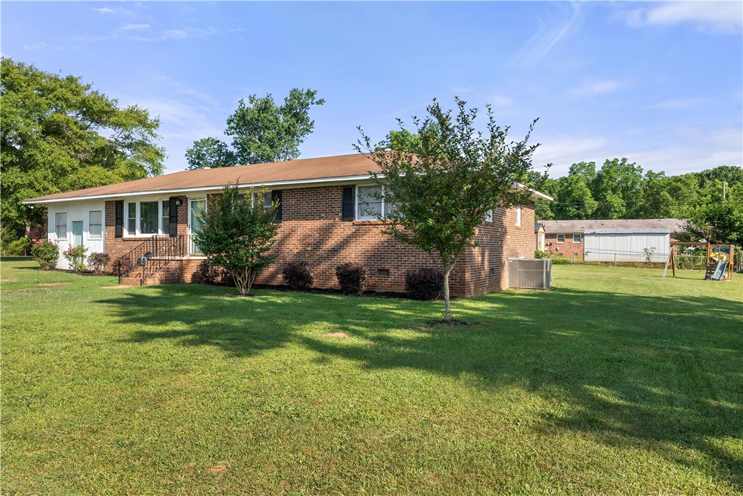 219 Susie Road Belton, SC 29627 - Photo 2 of 22