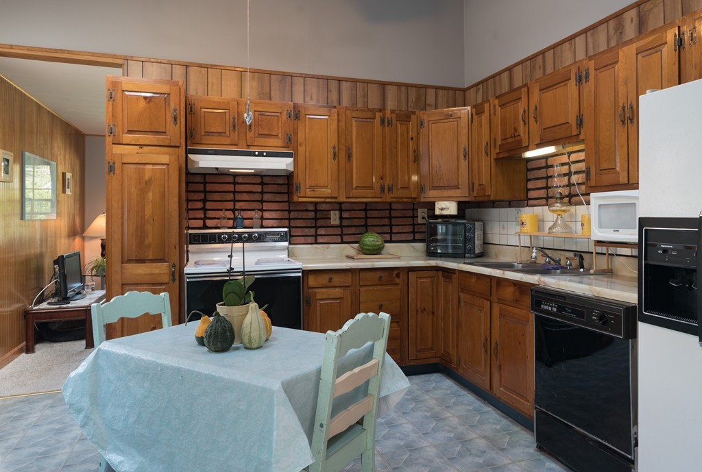 51 West Farms Road Northampton, MA 01062 - Photo 9 of 26 Gallery Image 9