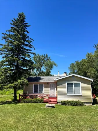 $119,500 | 3567 Coveview Drive, Lupton, MI 48635