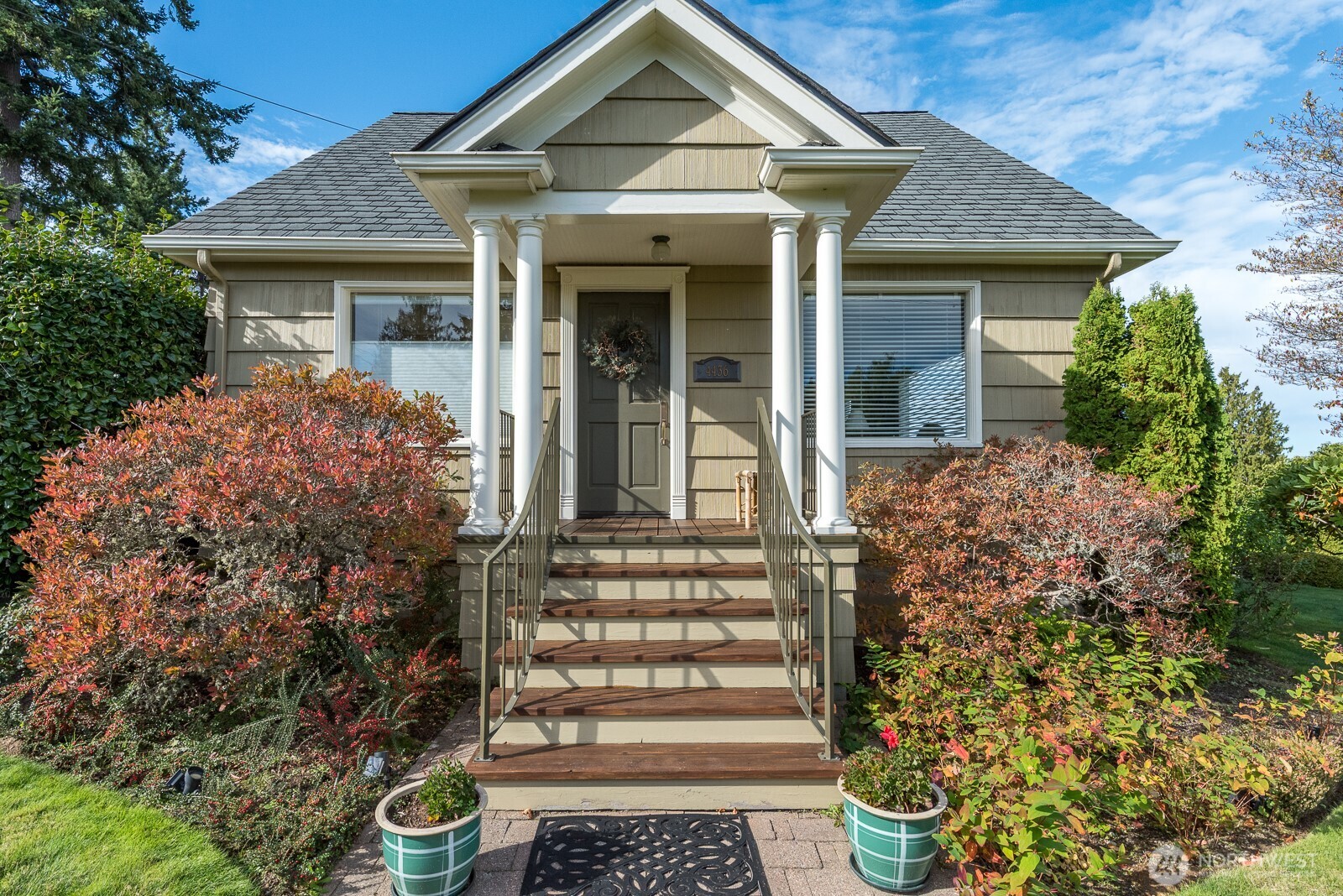 4436 Seahurst Avenue Everett, WA 98203 - Photo 4 of 40
