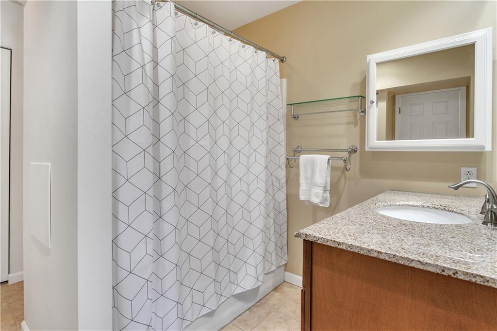 410 Noble Street Pittsburgh, PA 15232 - Photo 17 of 25 Master Bath