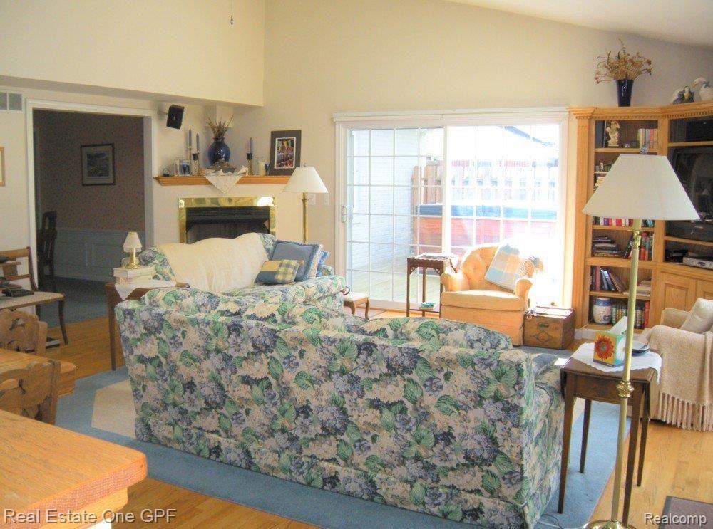 698 Shoreham Road Grosse Pointe, MI 48236 - Photo 7 of 21 Family room