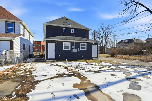 $1,395 | 512 North Beville Avenue, Indianapolis, IN 46201