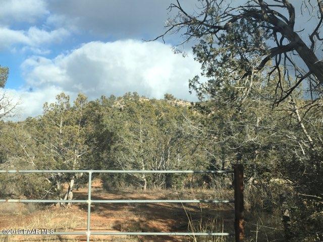 123 Arizona Road Ash Fork, AZ 86320 - Photo 5 of 11 Reed camp gate