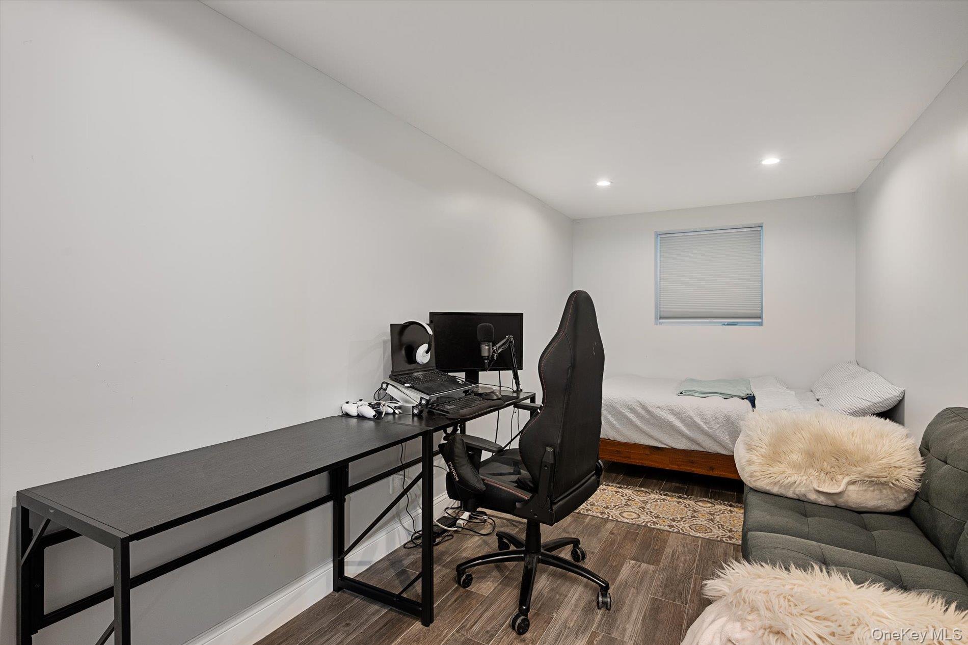 7 Riga Lane Melville, NY 11747 - Photo 25 of 33 a livingroom with furniture