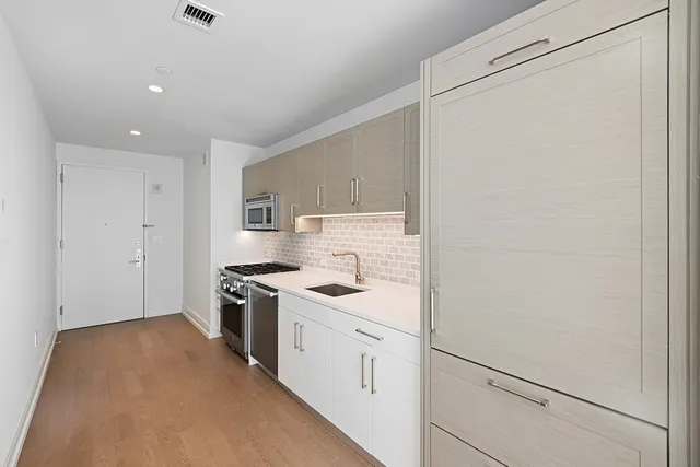 $5,850 | 555 10th Avenue, Unit 54G | Hudson Yards