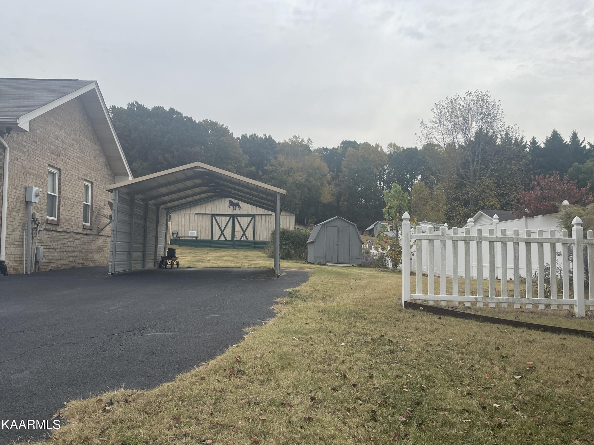 2929 Niles Ferry Road Greenback, TN 37742 - Photo 4 of 36 Gallery Image 4