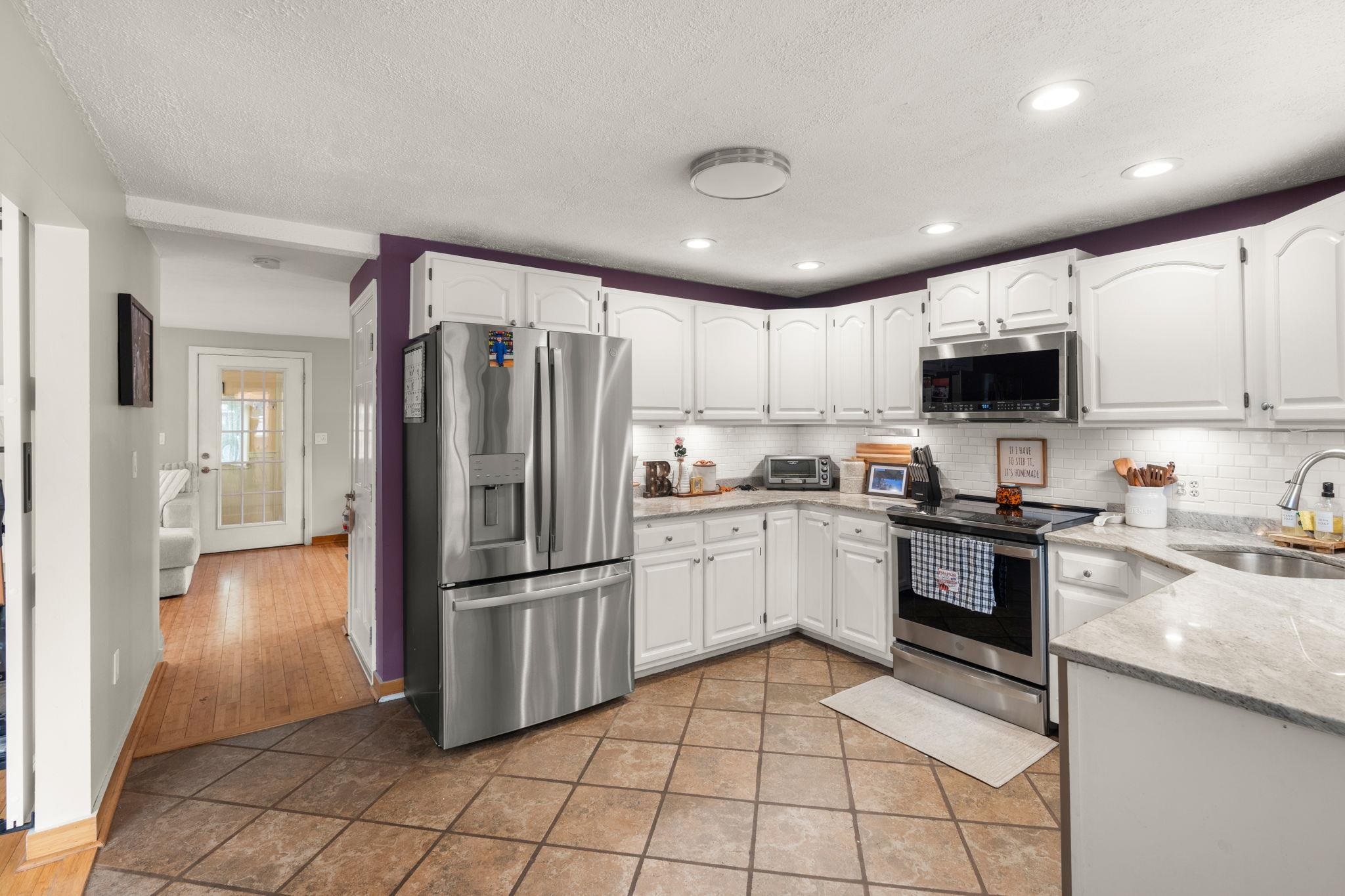 18 Field Avenue Salem, NH 03079 - Photo 5 of 52