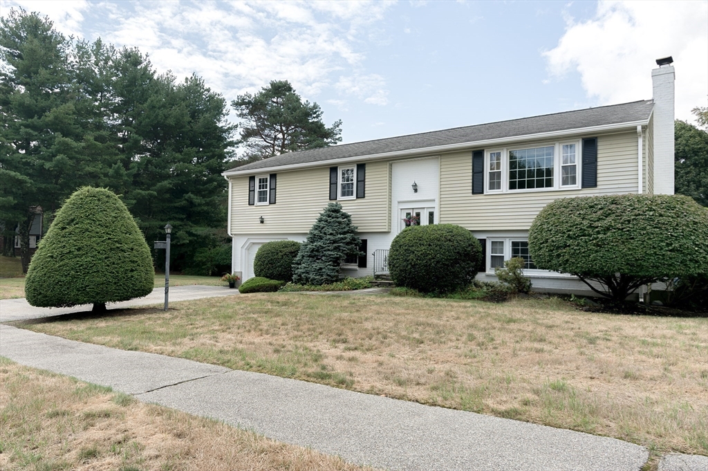 24 Oak Ridge Way Shrewsbury, MA 01545 - Photo 3 of 33 Gallery Image 3