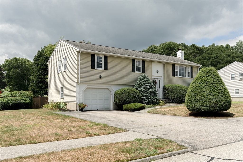 24 Oak Ridge Way Shrewsbury, MA 01545 - Photo 4 of 33 Gallery Image 4