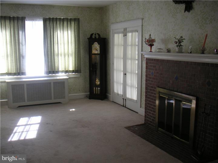 229 Old Eagle School Road Wayne, PA 19087 - Photo 6 of 25 Living Room