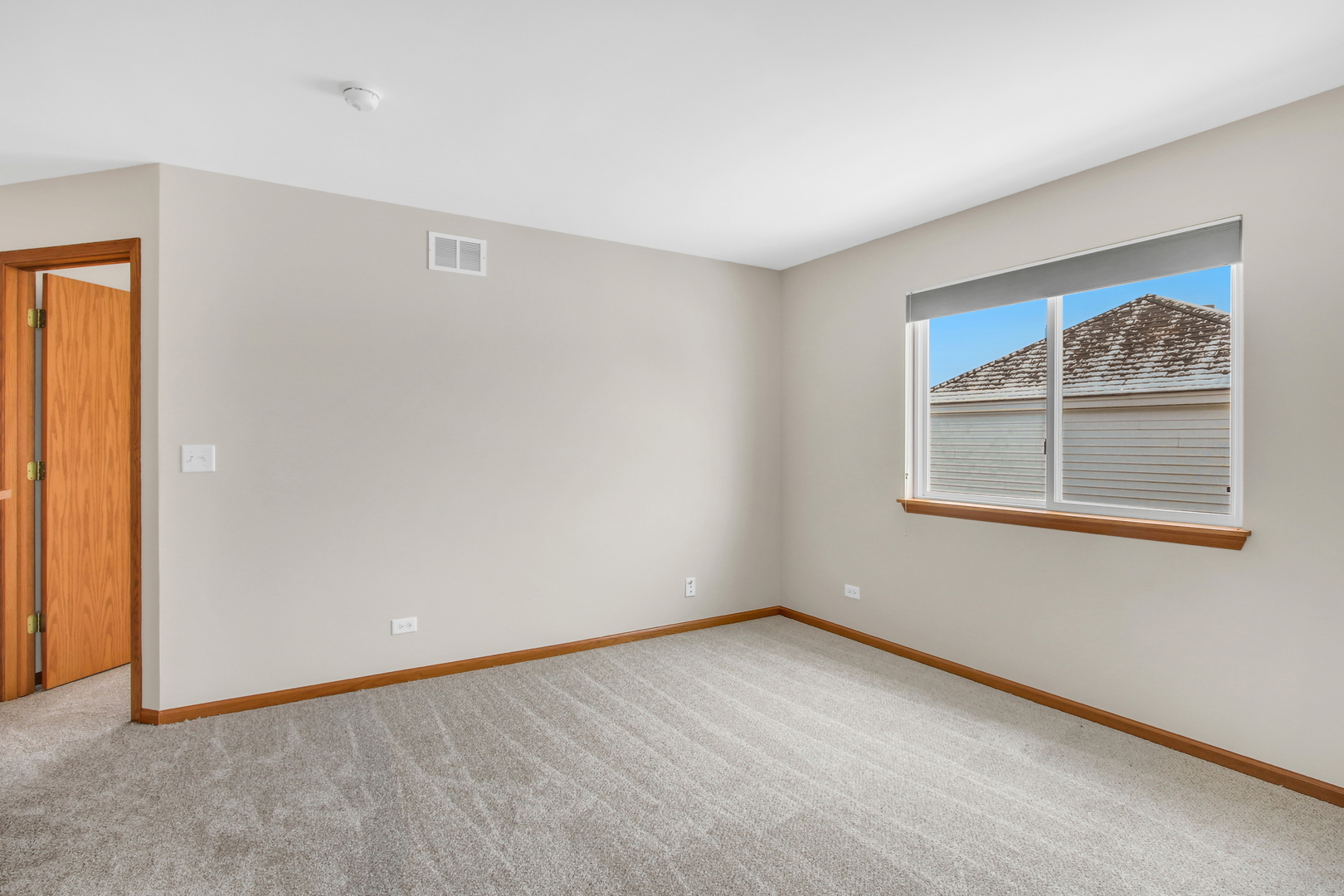 1014 Devon Drive Antioch, IL 60002 - Photo 40 of 51 an empty room with a window