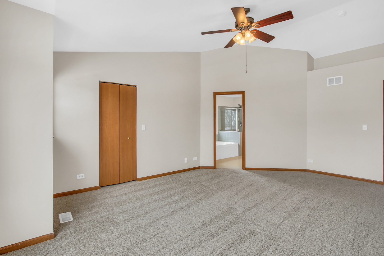 1014 Devon Drive Antioch, IL 60002 - Photo 41 of 51 an empty room with closet and a chandelier fan