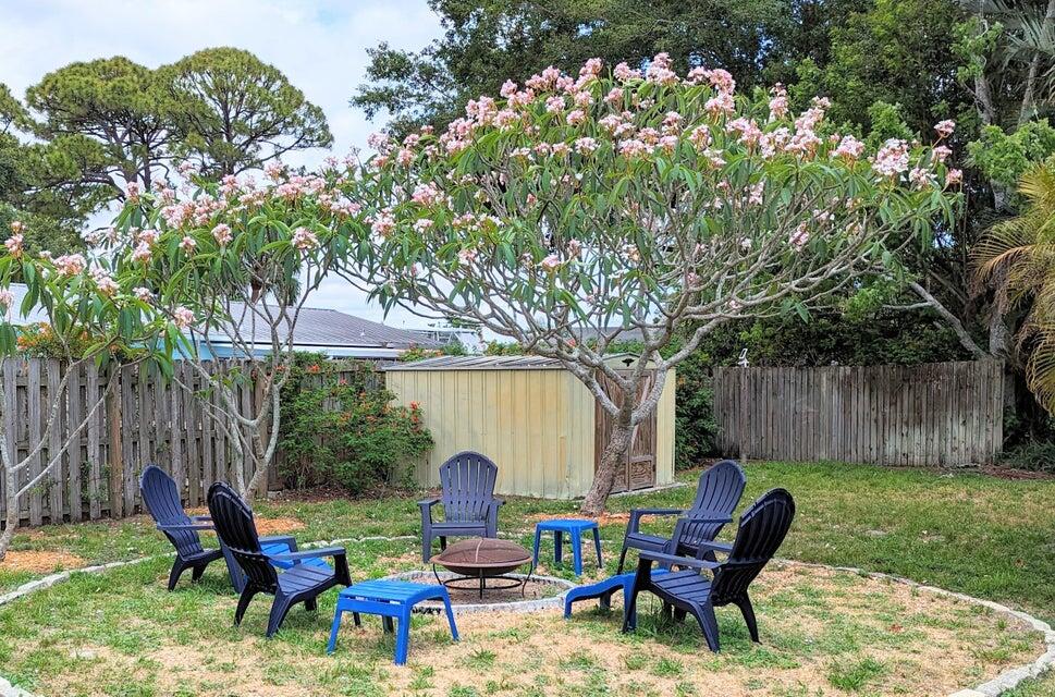 1202 East Madison Avenue Stuart, FL 34996 - Photo 20 of 23 a backyard of a house with outdoor seating