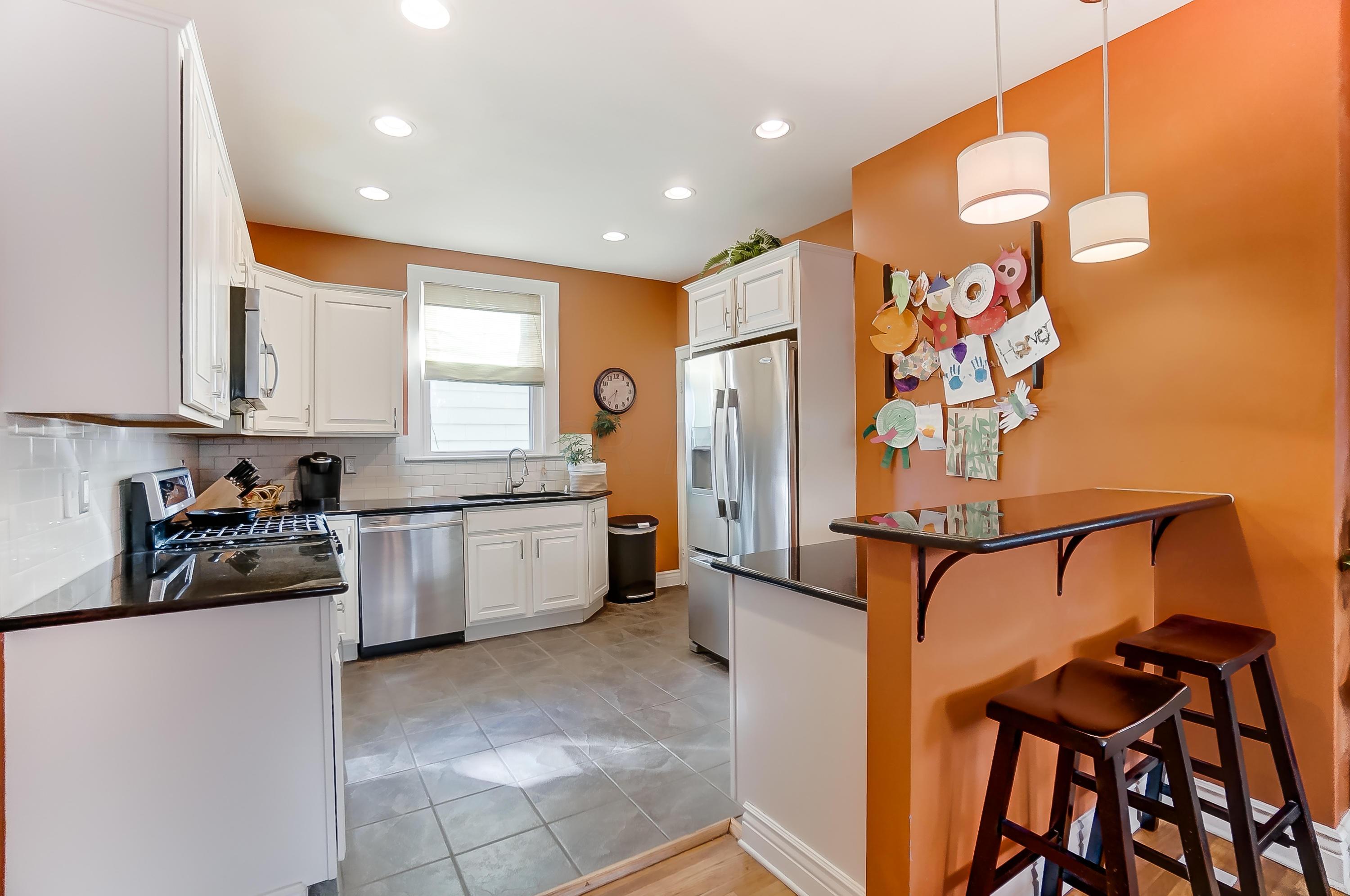 238 Crestview Road Columbus, OH 43202 - Photo 9 of 35