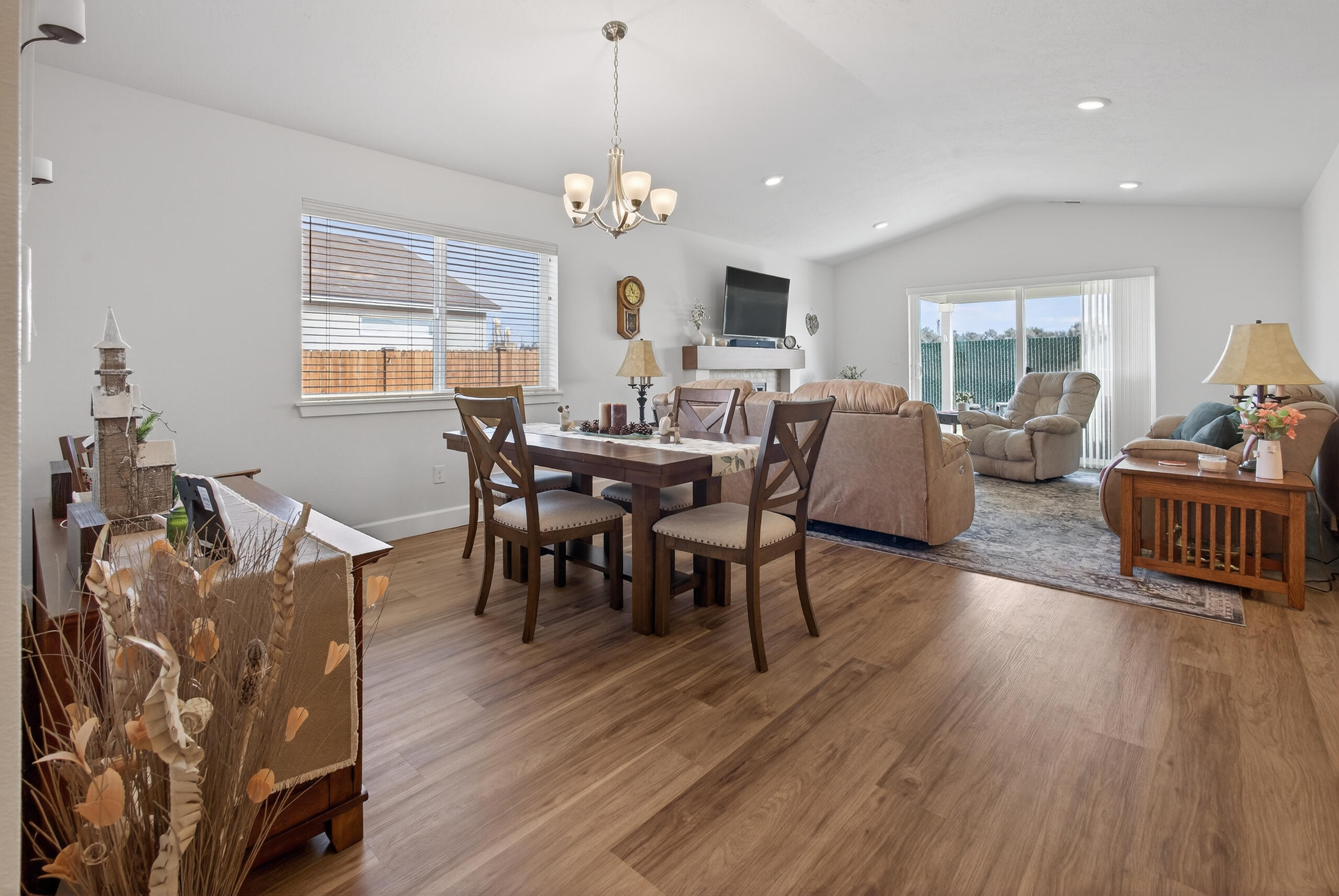 1225 Northwest Willow Parkway Road Madras, OR 97741 - Photo 16 of 31 Dining Area