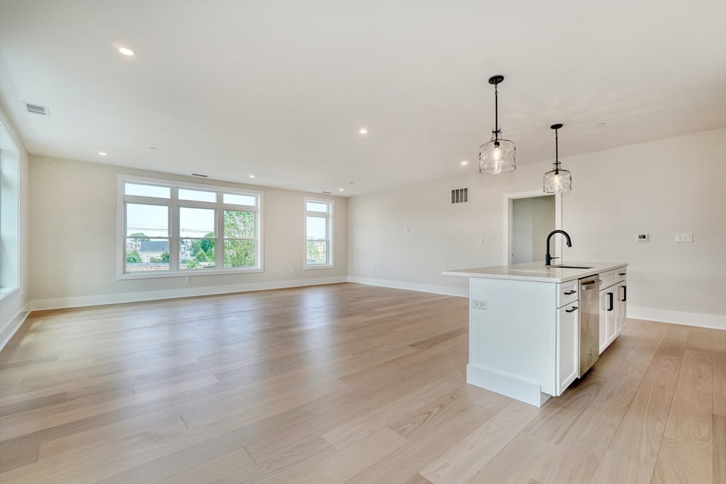 62 Foundry Street, Unit 315 Wakefield, MA 01880 - Photo 3 of 35