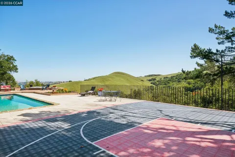 $2,995,000 | 1933 Joseph Drive, Moraga, CA 94556