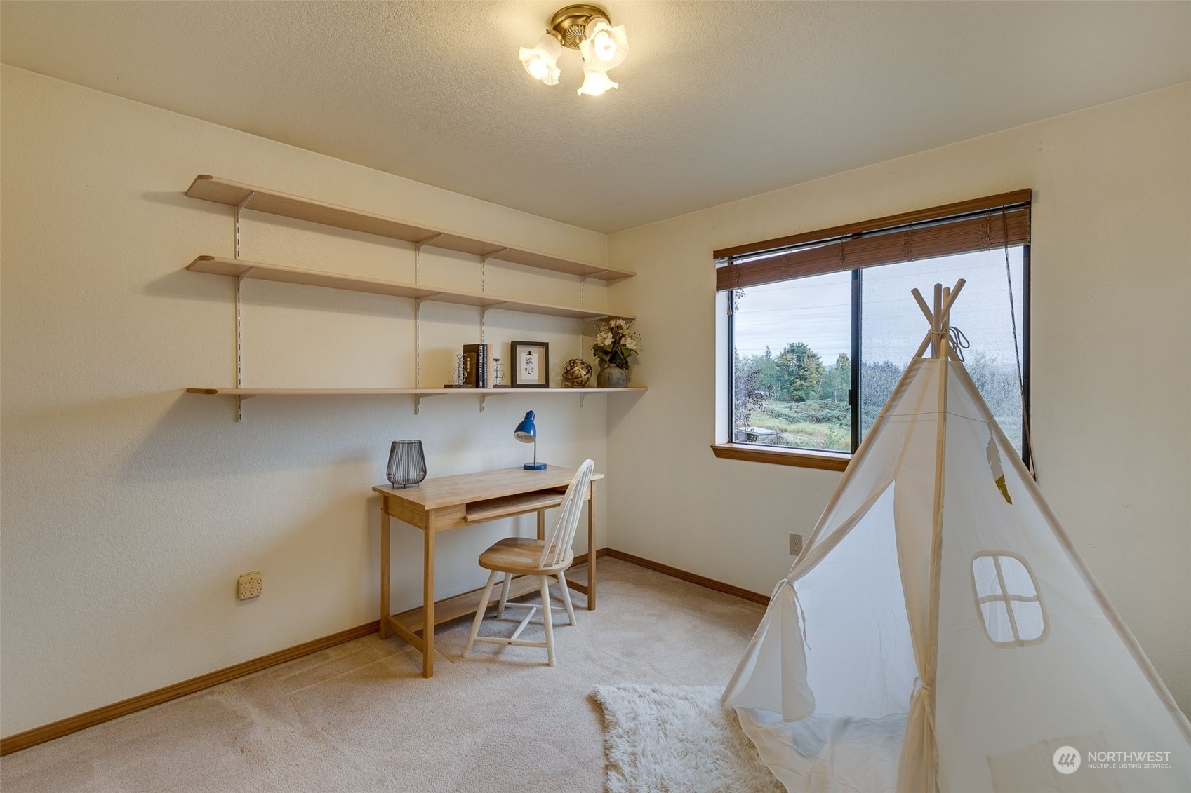 10021 Wagner Road Snohomish, WA 98290 - Photo 15 of 28 a workspace with furniture and window